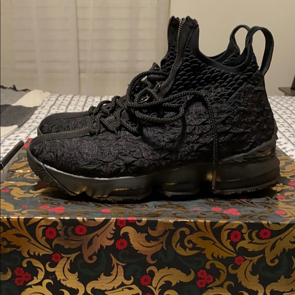 Lebron XV Perf